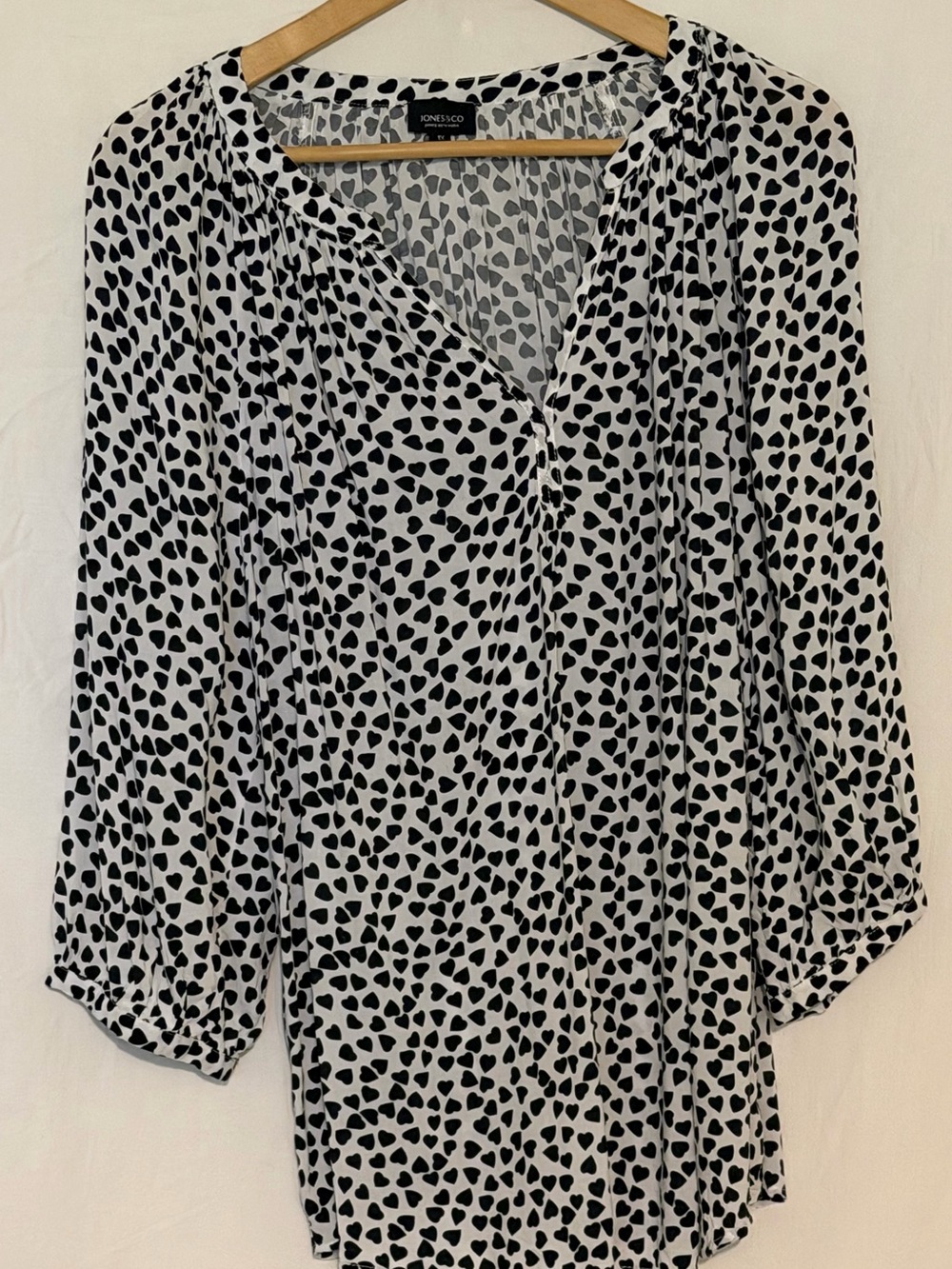 Jones & Co. Black & White Heart Print Peasant Blouse Top with 3/4 Cuffed Sleeves